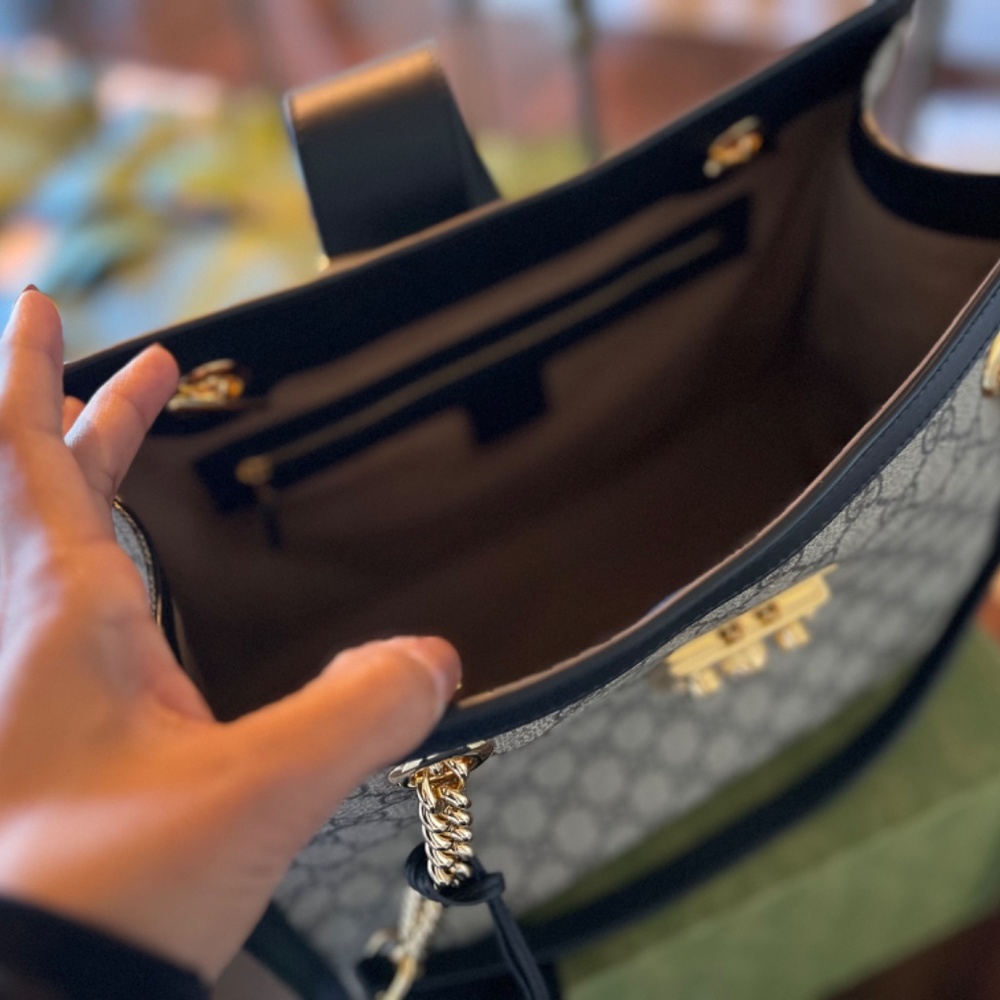 Gucci PADLOCK MEDIUM GG SHOULDER BAG - Picture 5 of 10